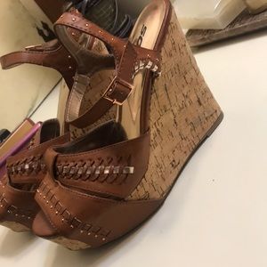 Sandal shoes, wedges